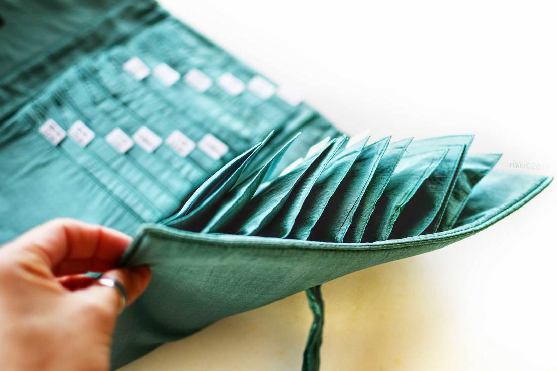 DellaQ Knitting Needle case review @knittingtherapy blog by La Maison Rililie